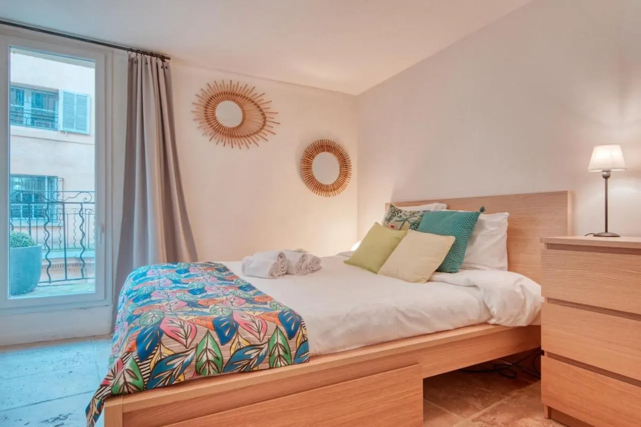 Furnished Apartment With Balcony In The Center Of Aix-En-Provence Franciaország